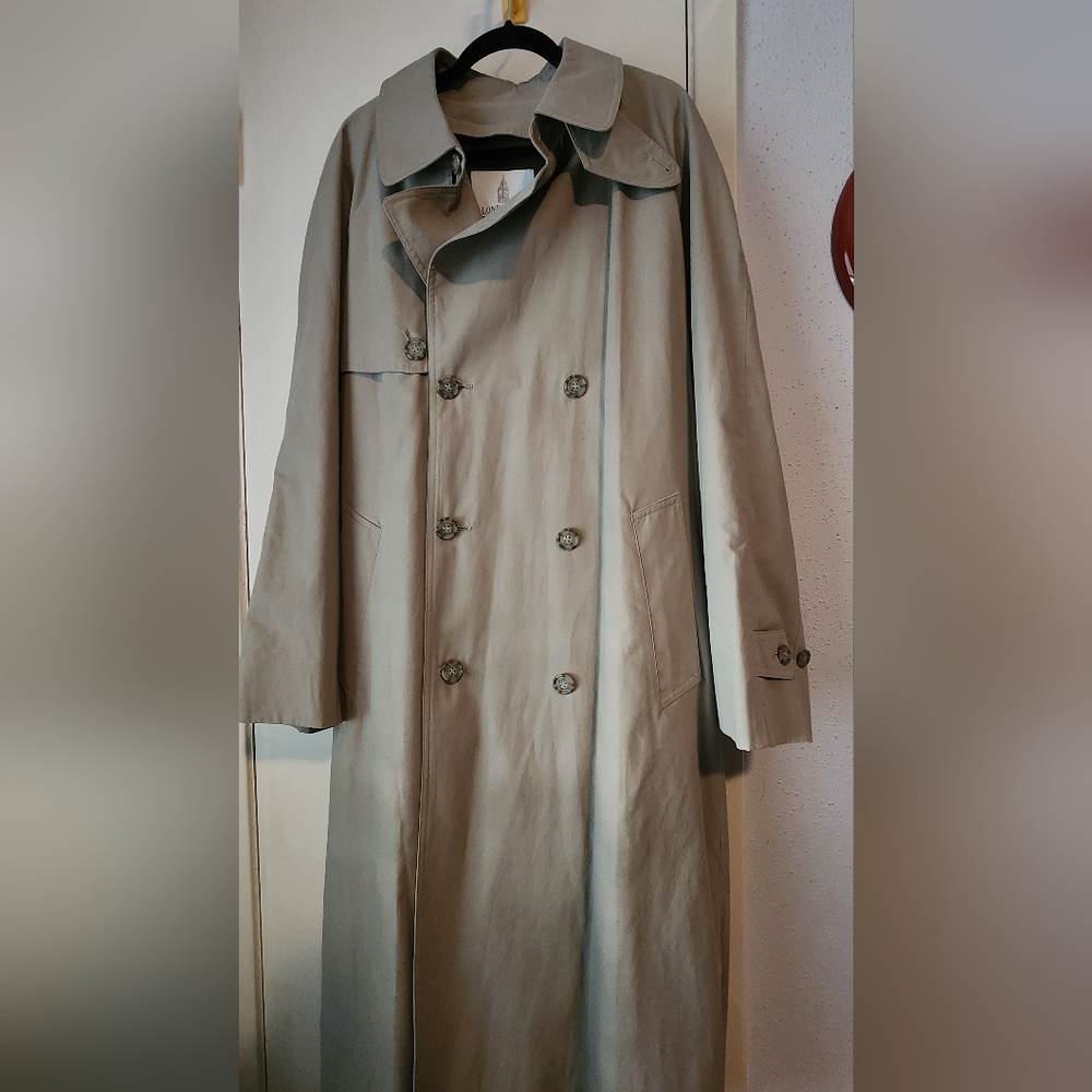Men's London Fog raincoat, size 45 regular